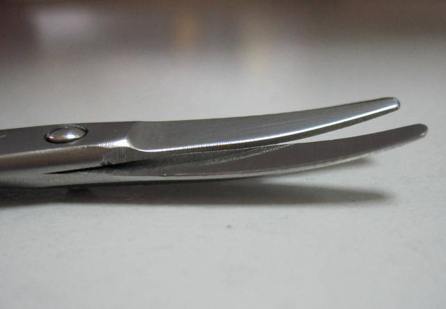 ножницы для вырезания калоприемника